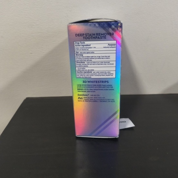 Crest 3D White Brilliance holiday smile teeth whitening gift box Toothpaste Mint - Picture 5 of 6